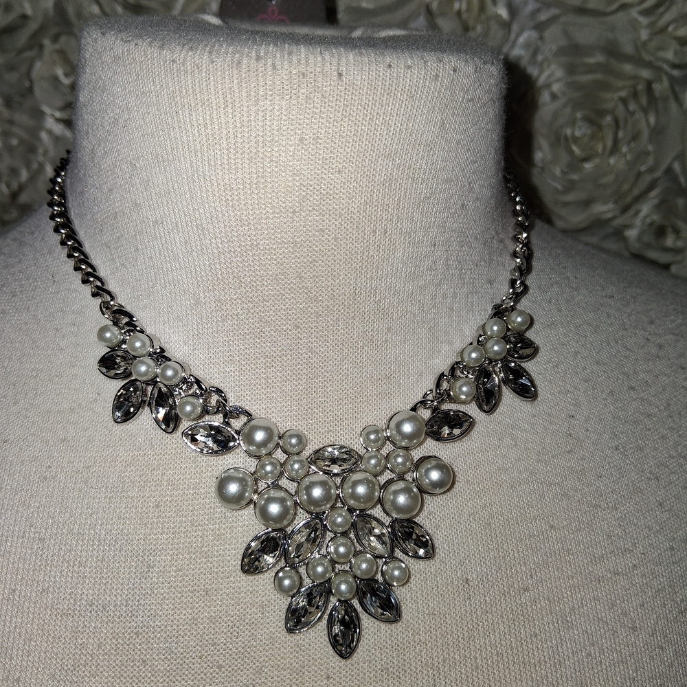 Paparazzi Silver and Pearl Statement Necklace With Matching Earrings